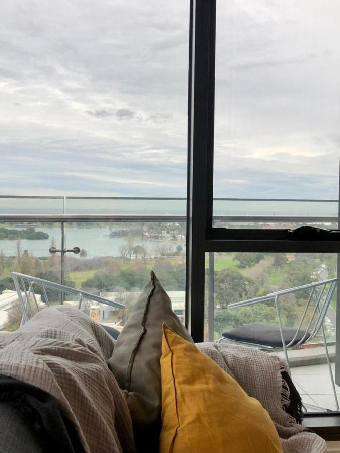 Readyset Apartments At Emerald Melbourne Eksteriør bilde