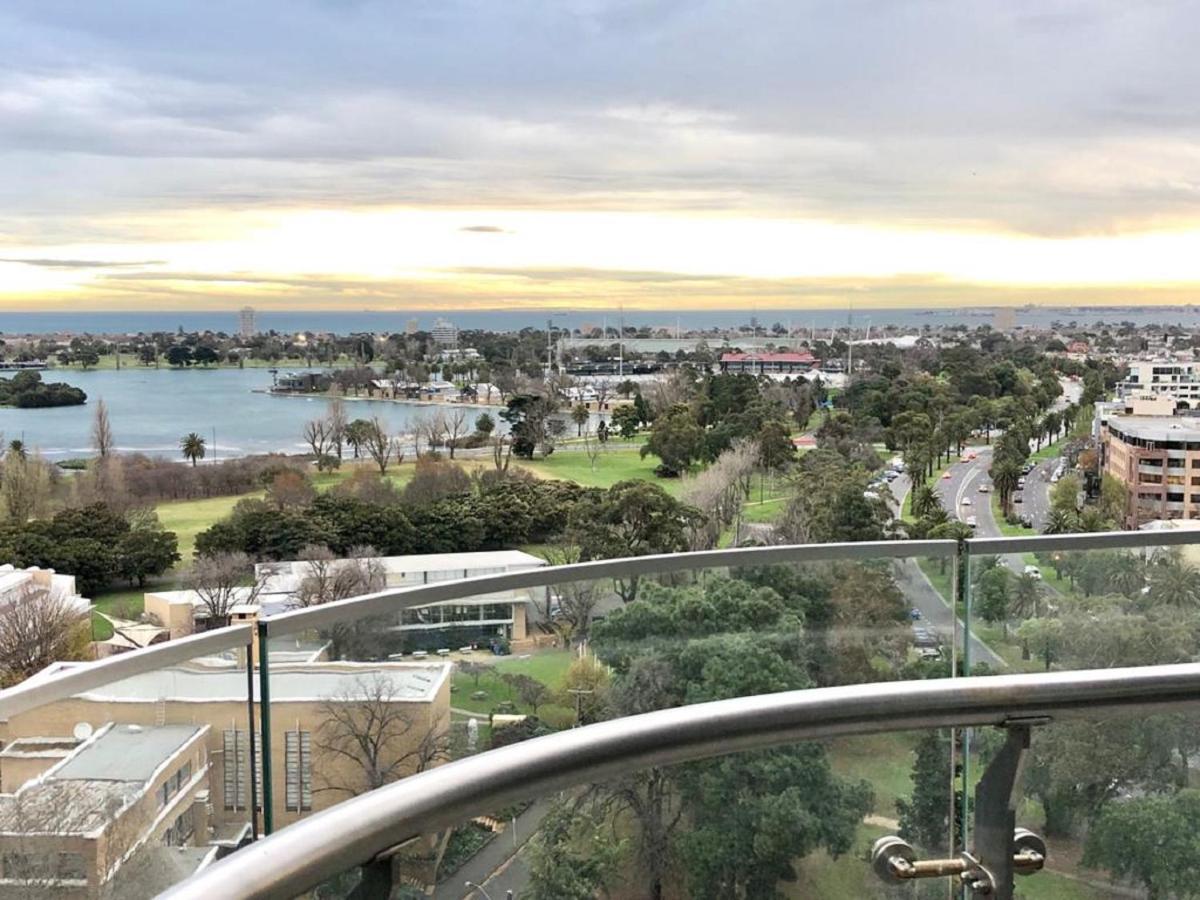 Readyset Apartments At Emerald Melbourne Eksteriør bilde