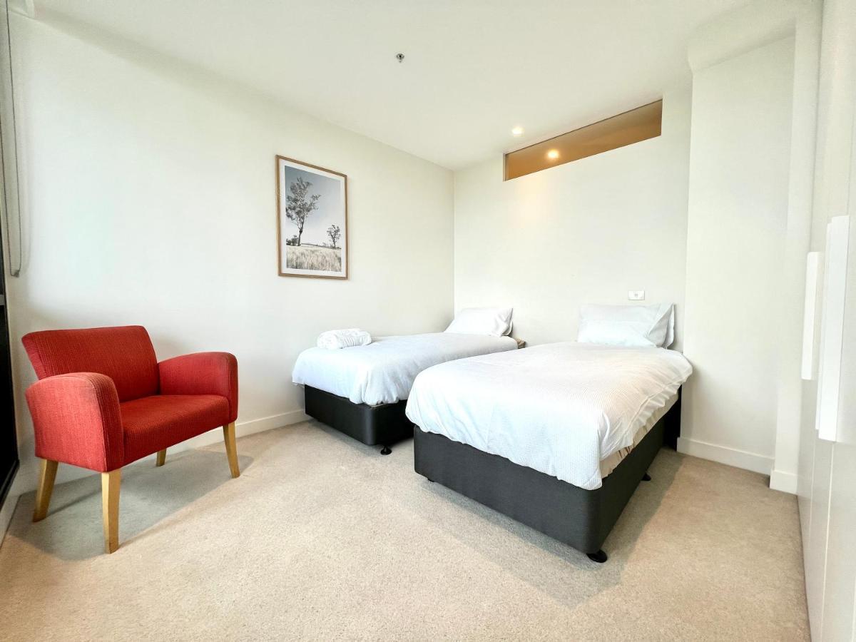 Readyset Apartments At Emerald Melbourne Eksteriør bilde